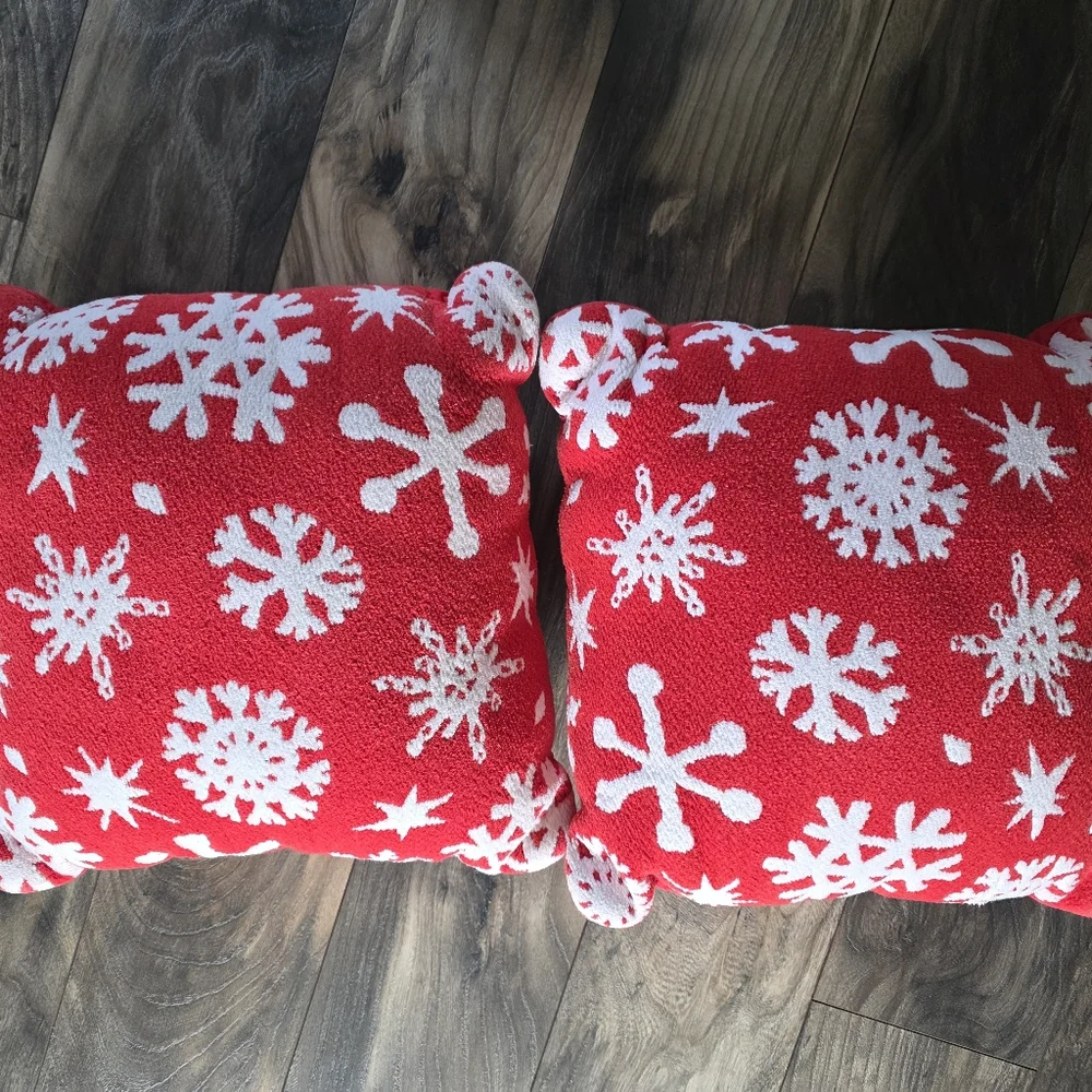 Wondershop Red and White Snowflake Holiday Throw Pillow Pair